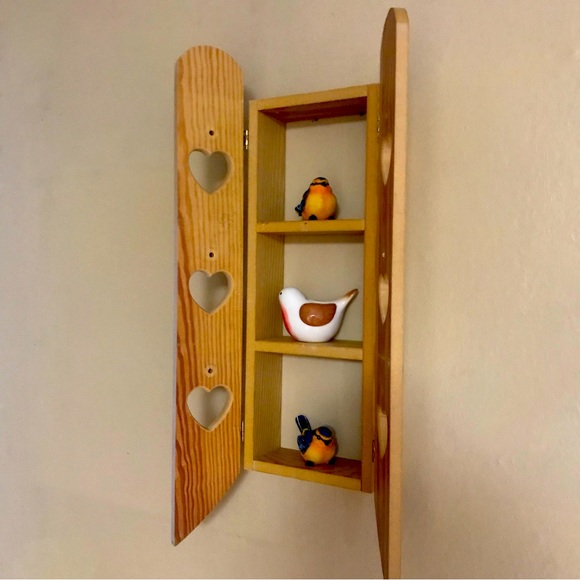 Vintage Knick Knack Heart Cabinet Wall Shelf Hanging With Cabinet Doors - Picture 3 of 8